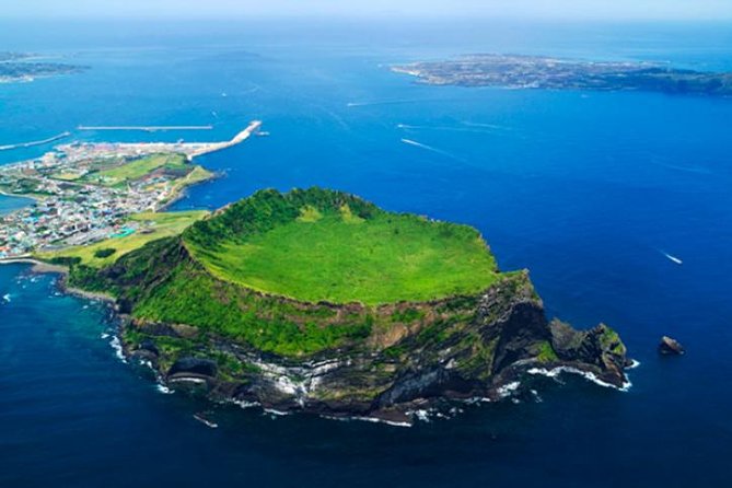 10day Small Group Discover Korea Tour : History, Food and Culture - Days 1 and 2: Jeju’s lava, sea, and island traditions