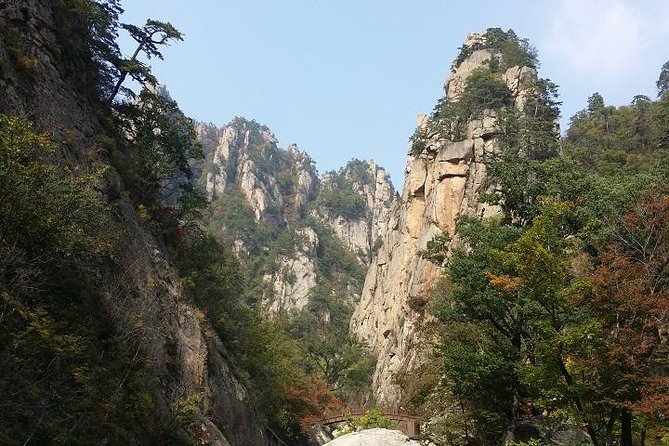 2-Day Hike through the Scenic Valleys of Mt. Seoraksan from Seoul - Fitness, Timing, and Seasonal Planning