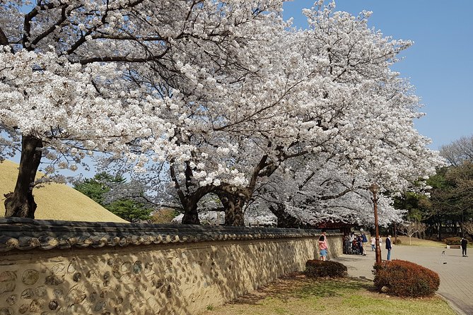2 Days Gyeongju Private Tour from Seoul and Near Seoul - Gyeongju Folk Craft Village and the modern local touch