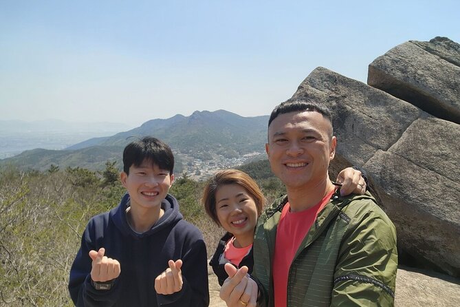 4-Hours Hiking and Tasting Rice Wine in the Mountain of Busan - What the guides add to the day