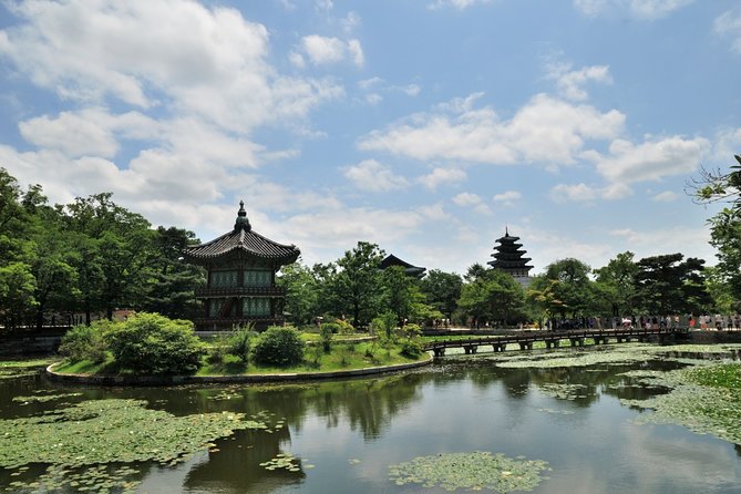 4 Hours Private tour with top attractions in Seoul - Gyeongbokgung Palace: the historical centerpiece