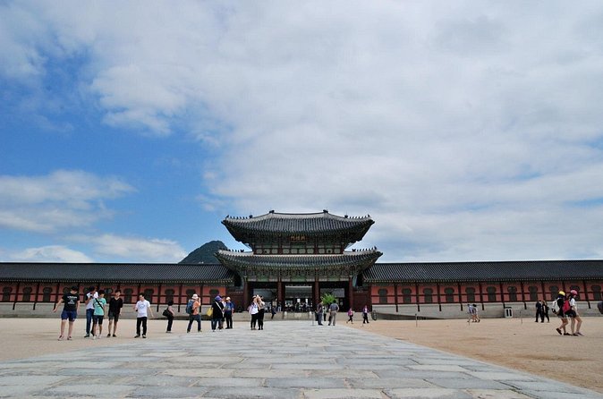 4 Hours Private tour with top attractions in Seoul - N Seoul Tower and the city from above