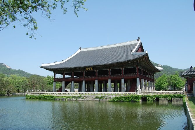 4 Hours Private tour with top attractions in Seoul - The National Folk Museum in 20 minutes