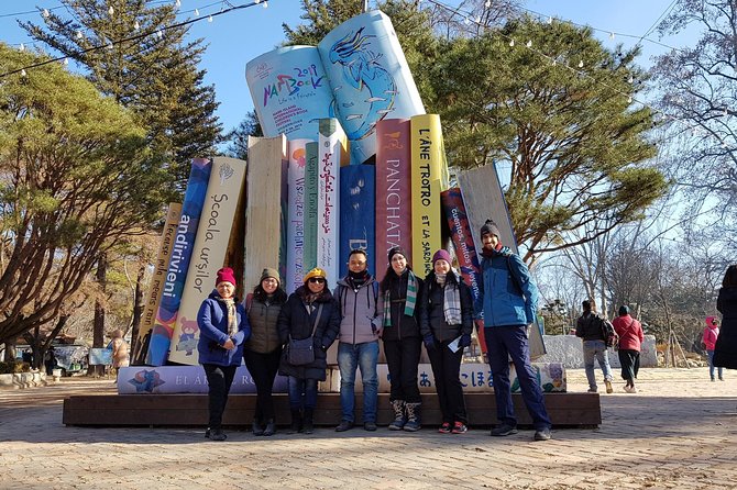 7 Day Essential Korea Tour(Seoul, Nami, DMZ, Andong, Gyeongju, Busan_Meal Incl.) - Day One: Royal Seoul, Hanok Lanes, and Kwangjang Market