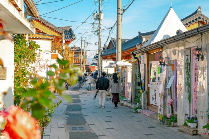 7 Highlights Gyeongju City One Day Small Group Tour from Busan - Cheomseongdae offers a quick look at ancient science