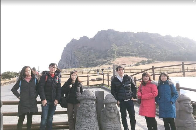 A wheelchair-friendly trip west of Jeju - Sinchang Windmill Coastal Road