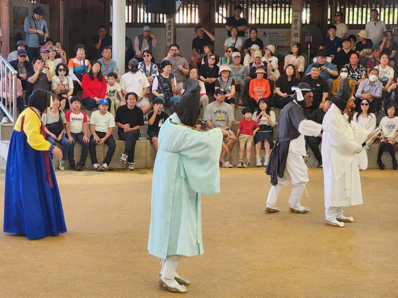Andong: UNESCO Sites, Mask Dance, and Secret Garden & Bridge - Byeongsan Seowon and the Joseon study tradition