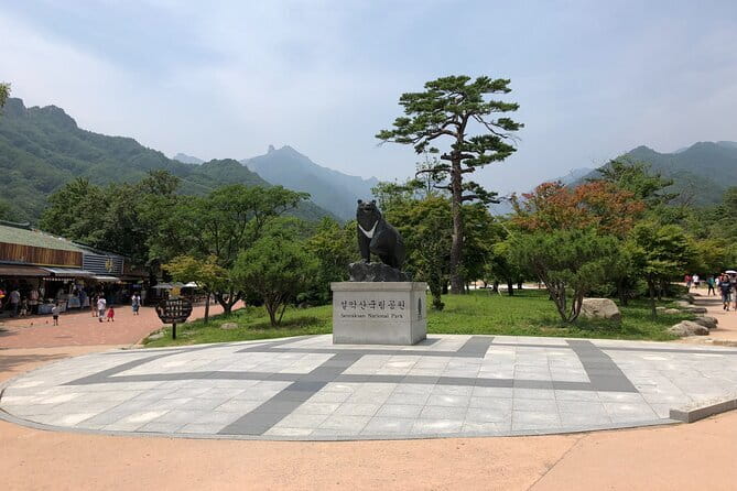 Autumn Foliage-Mt. Seorak, Sokcho Fish Market, Sokcho Beach - Why this day trip works from Seoul