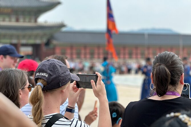 Best Things to Do - Half Day Seoul Trip (Seoul Palace & Temple) - Guides are the main reason this tour works