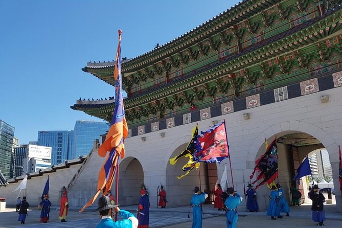 Best Walking Tour to Gyeongbok Palace Bukchon Hanok Village - Gyeongbokgung Palace and the guard ceremony