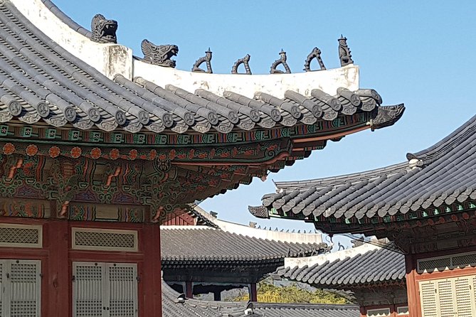 Best Walking Tour to Gyeongbok Palace Bukchon Hanok Village - Walking onward to Insadong