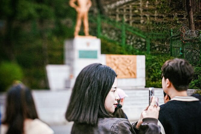 Buam dong Walking Tour Art, History and Parasite in Seoul - Cheongun Literature Library and the calm side of Seoul