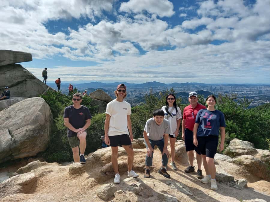 Bukhansan mountain hiking tour - 6 hours - Who should book this Bukhansan experience?