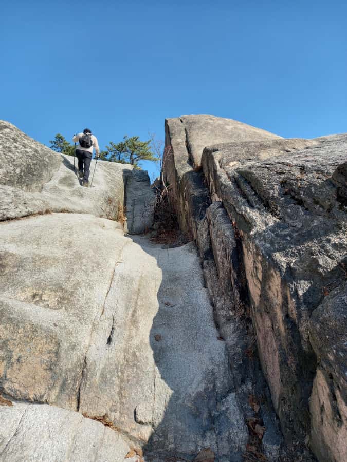 Bukhansan mountain hiking tour - 6 hours - Munsubong Peak and the short steep section