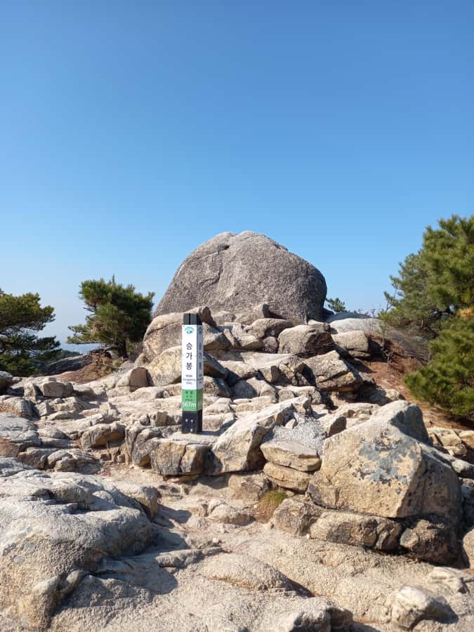 Bukhansan mountain hiking tour - 6 hours - Bibong Peak, Samobawi Rock, and the return ridge