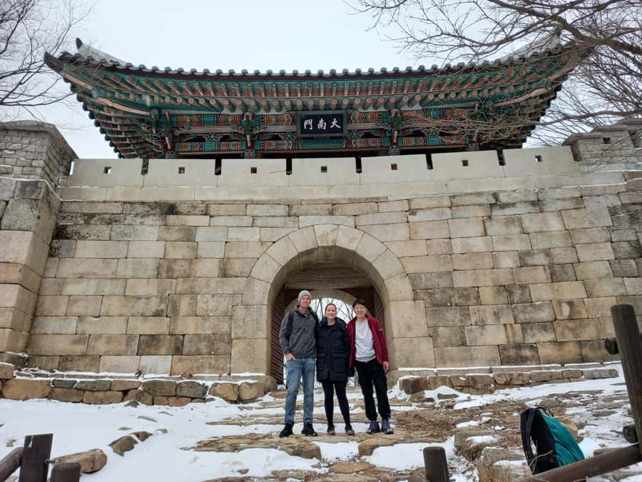 Bukhansan mountain hiking tour - 6 hours - The valley descent and return to Seoul