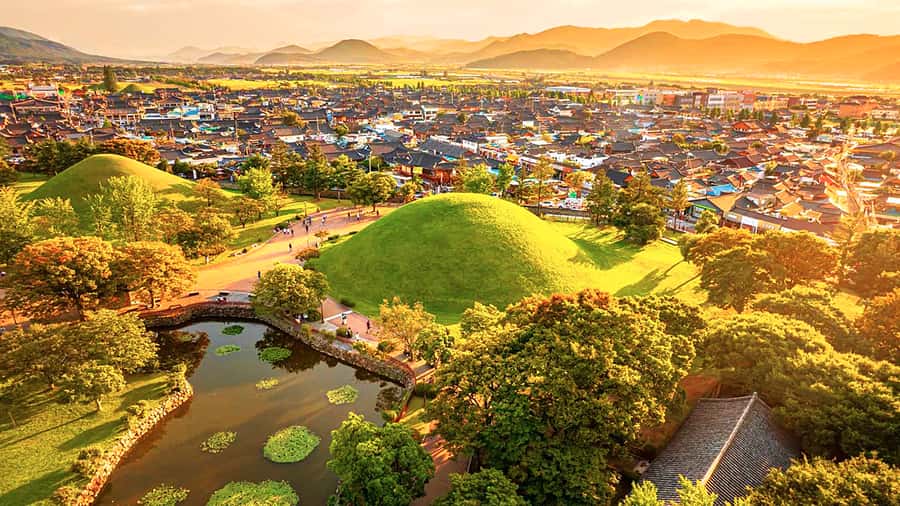 Busan: 7 Highlights Gyeongju City One Day Tour - Hwangnidan-gil turns heritage into a living neighborhood