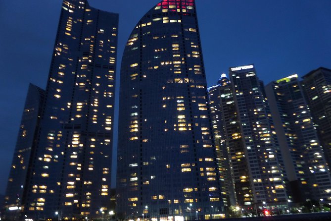 Busan by Night - Busan Cinema Center turns architecture into a light show