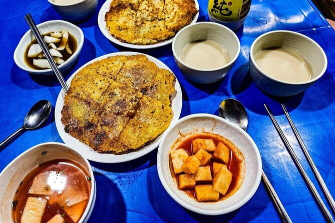 Busan: Food Crawl with Fish Market, Soju Tents & Local Snacks - Starting with noodles at Bupyeong Kkangtong Market