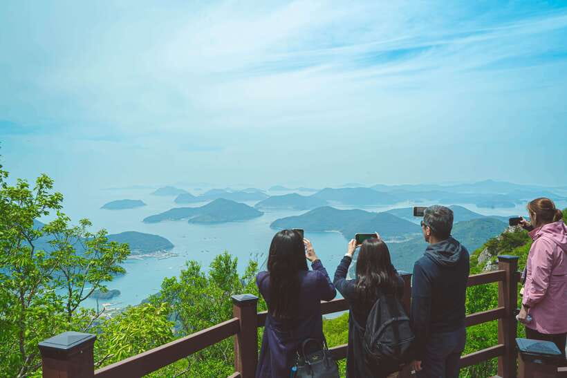 Busan: Geoje Coastal Escape, Sea Breeze, Oedo Botania Island - Maemiseong Castle: a brief coastal photo stop