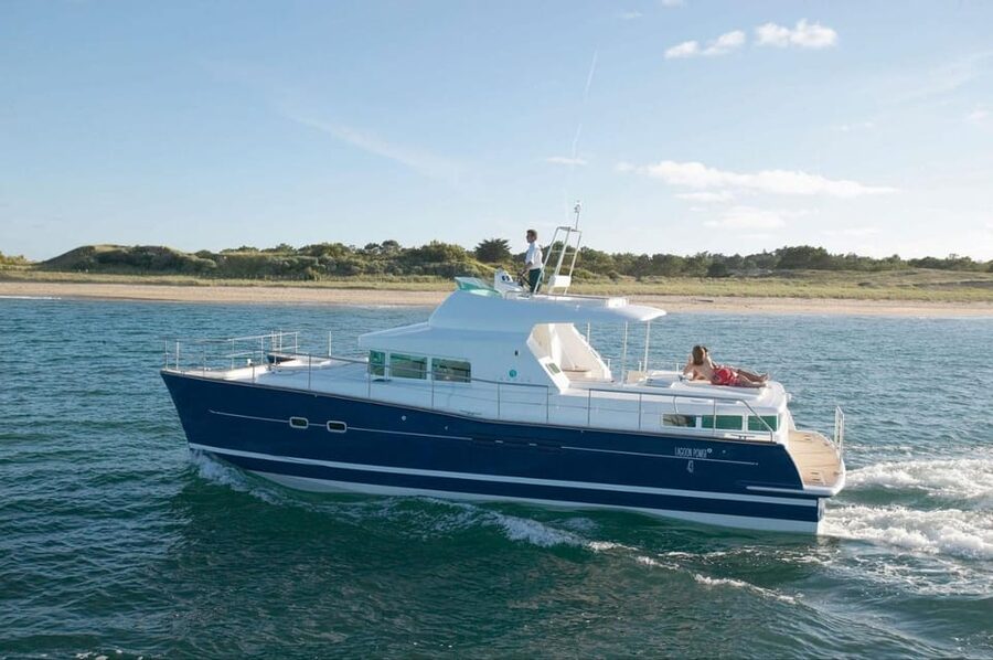 Busan: Group Sightseeing Yacht Cruise with Snacks and Drinks - Should You Book the YachtHolic Cruise?