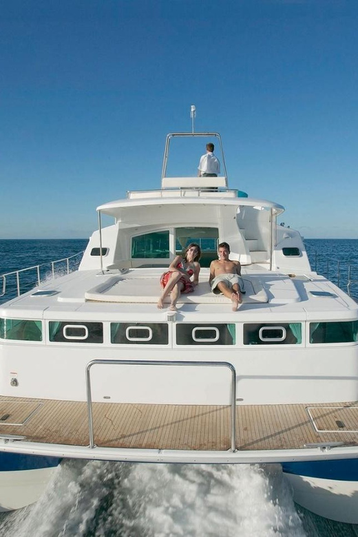 Busan: Group Sightseeing Yacht Cruise with Snacks and Drinks - Choosing Between Daylight, Sunset, and Night
