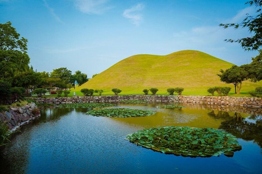 Busan: Gyeongju Guided Day Trip to Three Kingdoms Capital - Lunch and the practical middle of the day