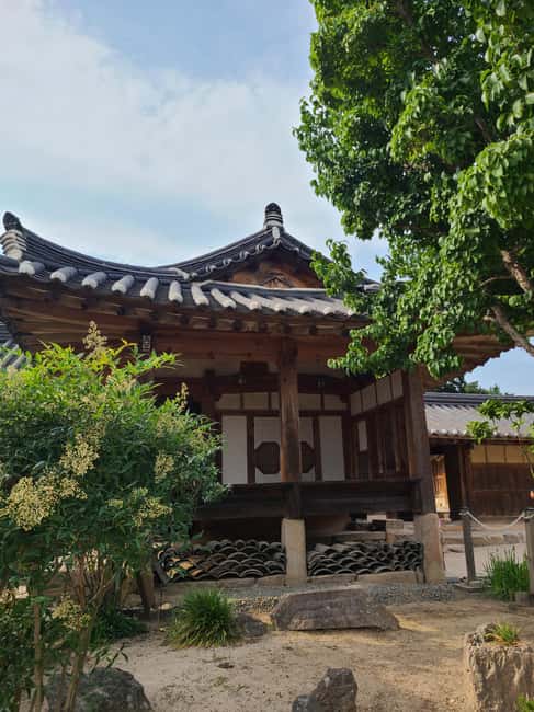 Busan: Gyeongju UNESCO Legacy Tour with National Museum - Guides add the value you cannot get from a map