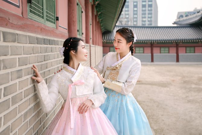 Changdeokgung Palace Hanbok Rental Experience in Seoul - Traditional or themed hanbok: choosing your style