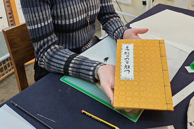 Create a Handmade Traditional Korean Notebook in Insadong - Jeongju Kim’s teaching style and personal attention