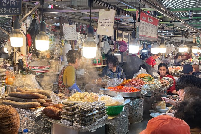 Customizable Seoul Private Tour Palaces Food and Markets - Jogyesa Temple and a quiet pause in the city