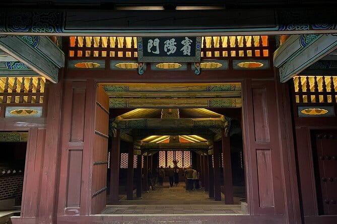Dark story of Palace - Okcheongyo Bridge and the palace’s protective figures