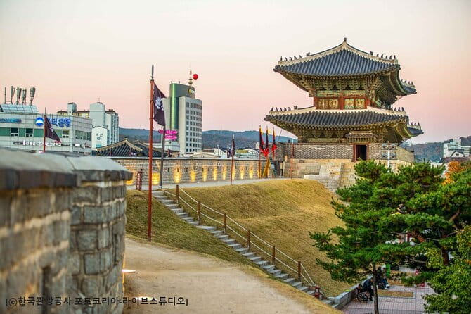 Day Tour of Suwon Hwaseong Fortress Starfield Waujeongsa Temple - Hwaseong Fortress: the strongest historical stop
