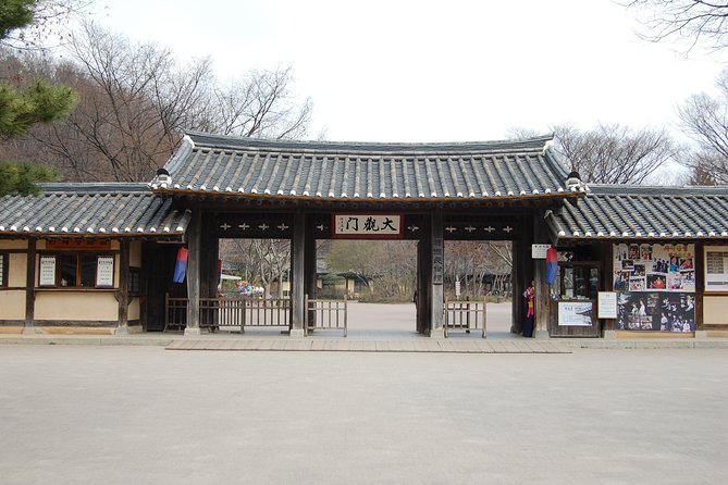 Day Trip to Yongin Daejanggeum and Korean Folk Village from Seoul - The duty-free stop on the return to Seoul
