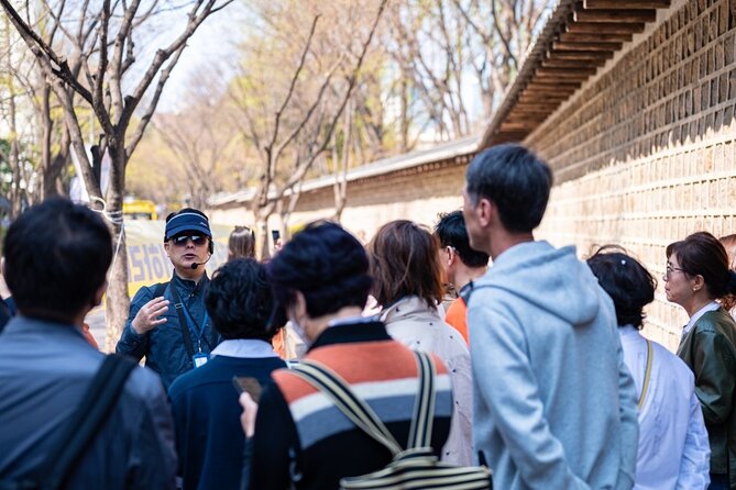 Deoksugung & Jeongdong-gil: A Walk in Korea's Rich Heritage - Gwanghwamun Square and the Walk Toward Today