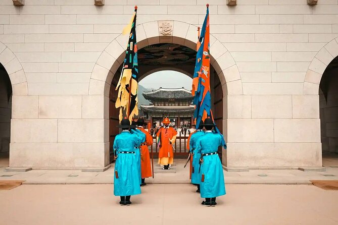 Discover Seoul: Local Life and History - Gwanghwamun Square and the two figures who shaped Korea