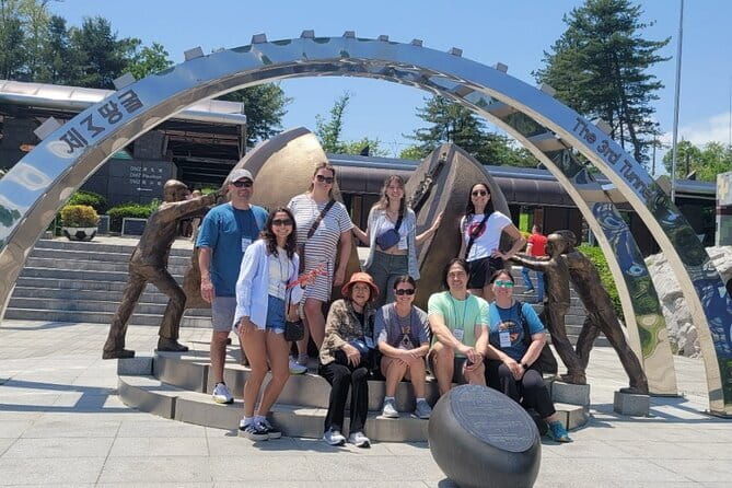 DMZ Private tour & Suspension Bridge - Visiting the Unification Village
