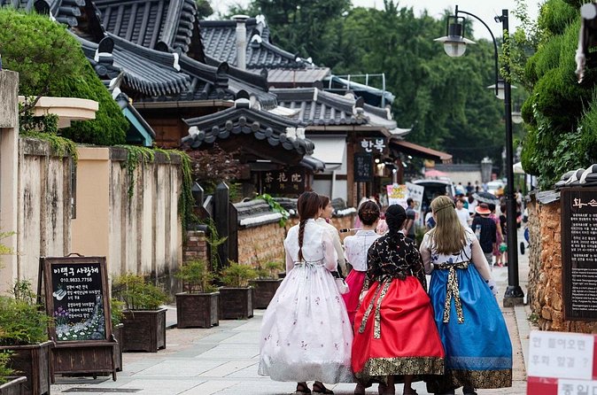 Donghaksa Temple Cherry Blossom and Jeonju Hanok Village - Booking, cancellation, and group details