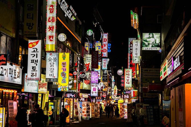 Downtown Seoul Guided Food & Market Tour with 8+ Local Tastings - Palace districts give the food a setting