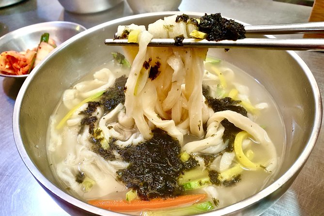 Downtown Seoul Guided Food & Market Tour with 8+ Local Tastings - The guides make the difference