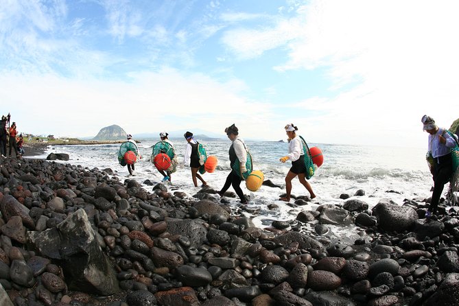 East Jeju Essentials – Seongsan Ilchulbong (UNESCO) & Haenyeo - Seongsan Ilchulbong: the day’s main effort