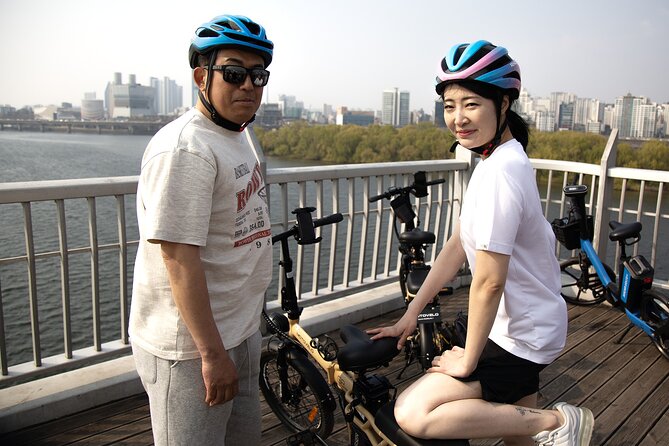 ENKO Electric Bike Ride on The Han River Bike Path in Seoul - Getting comfortable with the electric bicycle
