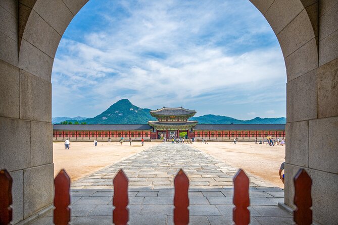 Essence of Seoul, 100% Private Full Day City Tour - Gyeongbokgung Palace: Seoul’s essential royal introduction