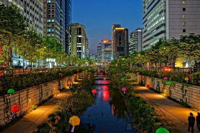 Fantastic Small Group Seoul Night Tour - Dongdaemun Design Plaza: Curves, lights, and engineering