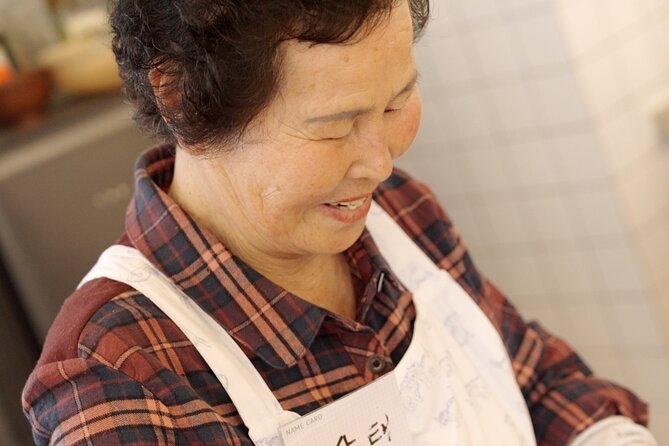 Flavors of Seoul: Grandma's Handmade Noodles to Night Market Tour - Ending at Gwangjang Market