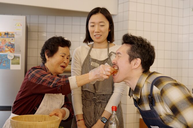 Flavors of Seoul: Grandma's Handmade Noodles to Night Market Tour - Finding old eateries and new pubs in Euljiro