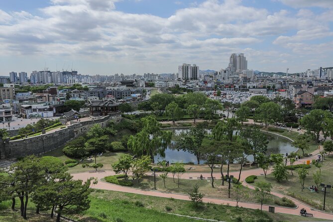 Flexible Private Guided Tour In Suwon(Optional layover) - Mong Ted Café and the Lovely Runner Connection