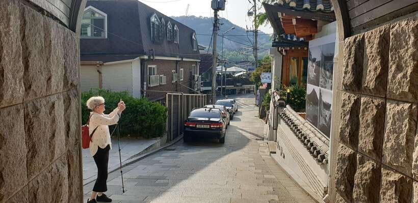 Free day in private Seoul with English-speaking guide - The mountain districts: Ihwa-dong and Pyeongchang-dong