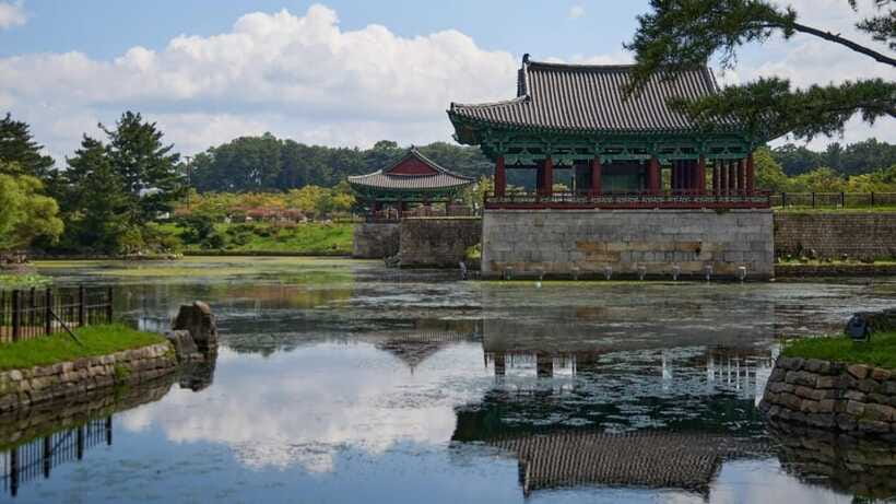 From Busan: Gyeongju UNESCO Guided Full-Day Tour - Hwangnidan Street and modern Gyeongju