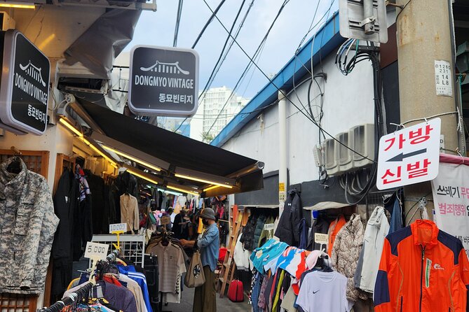 From Dongmyo Market to DDP – Seoul Walking Tour - Starting among the stalls at Dongmyo Flea Market